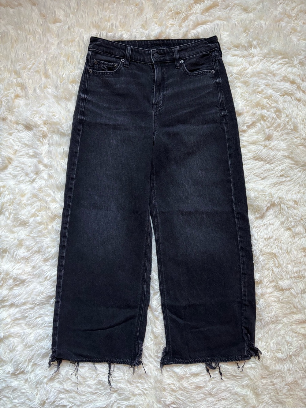 American Eagle Strigid Super High Rise Wide Leg Crop Jeans Black Raw Hem Sz 4